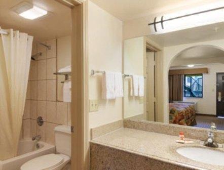 Super 8 By Wyndham Idabel Motel Room photo