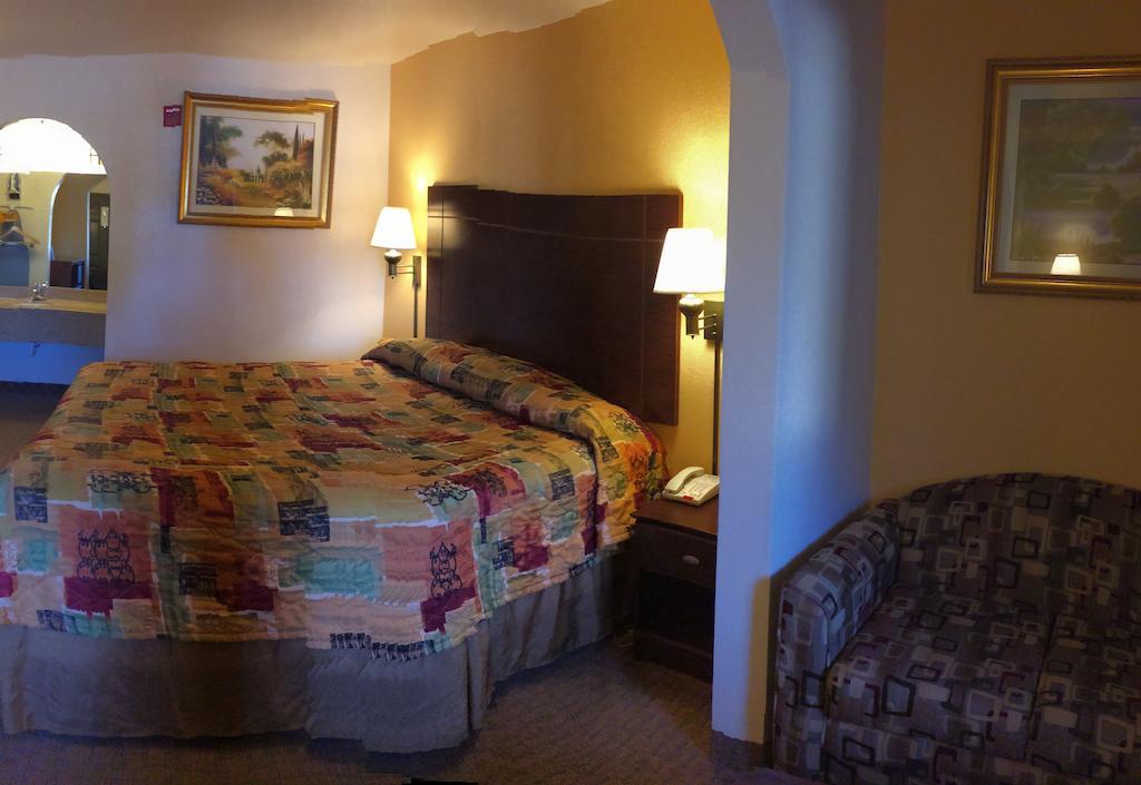 Super 8 By Wyndham Idabel Motel Room photo