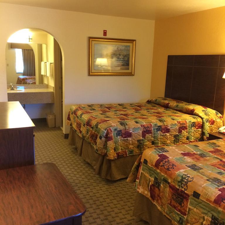 Super 8 By Wyndham Idabel Motel Room photo