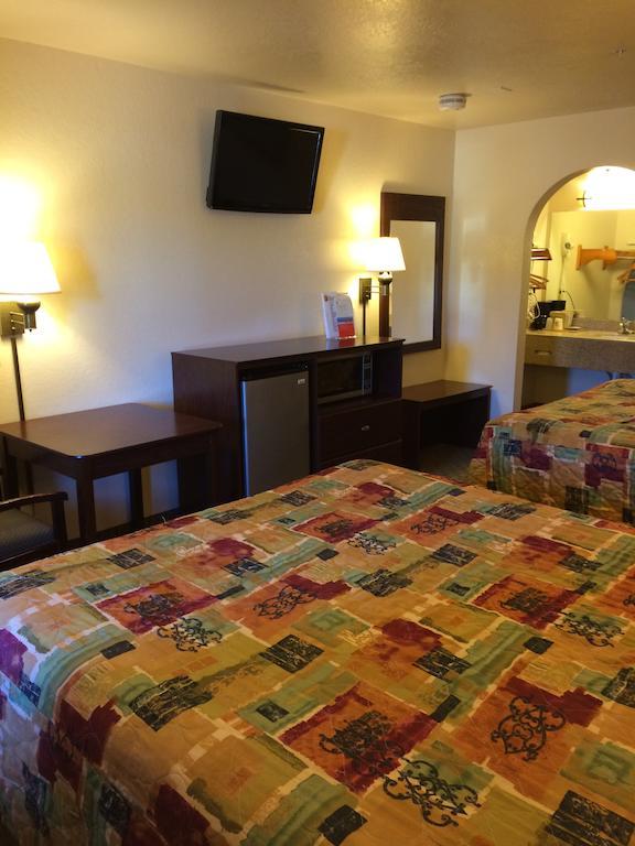 Super 8 By Wyndham Idabel Motel Room photo